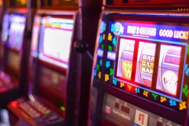 Meja Blackjack dengan dealer dan antarmuka taruhan meja blackjack